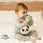 Bebi duke përdorur dhëmbëzuesen Momcozy